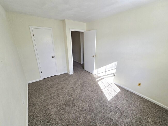 Building Photo - 5221 Johnstown Ln