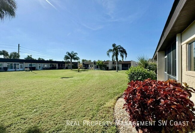 Building Photo - 6300 South Pointe Blvd