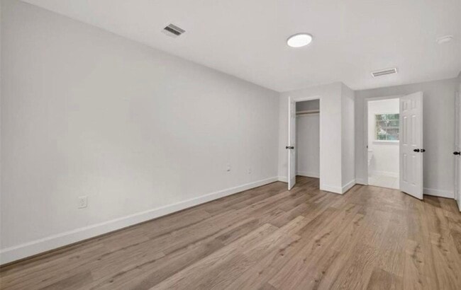 Building Photo - 7023 Crestmont St