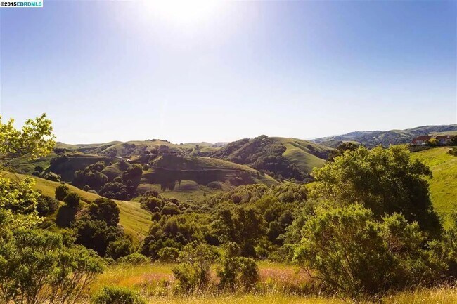 Building Photo - 20400 Summercrest Dr