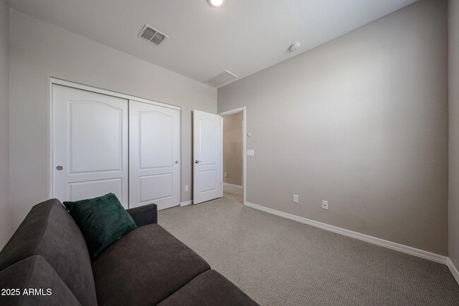 Building Photo - 3813 E Branham Ln