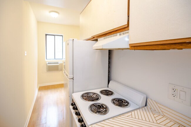 Building Photo - 1430 N Dearborn Pkwy