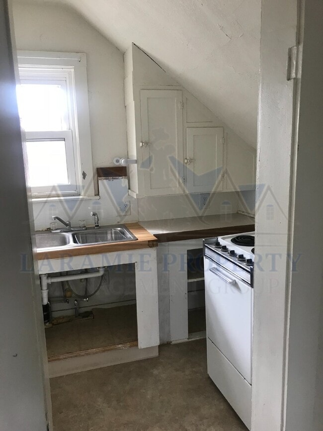 Building Photo - Studio Apartment