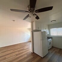 Building Photo - 812 11th St