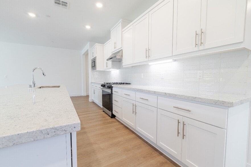 Building Photo - 443 Royal Nat'l Rd