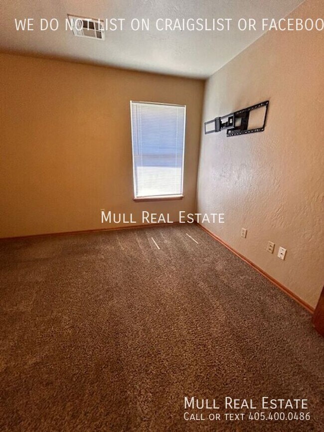 Building Photo - 2828 SE 89th Terrace