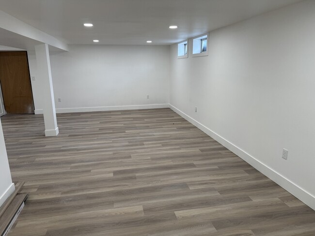 Building Photo - 3103 Stinson Ave