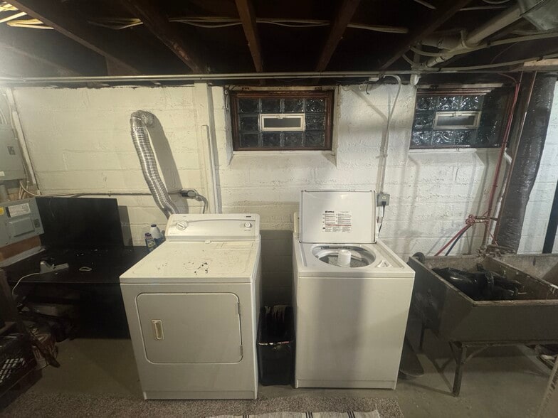 Building Photo - 603 Lexington Pky N