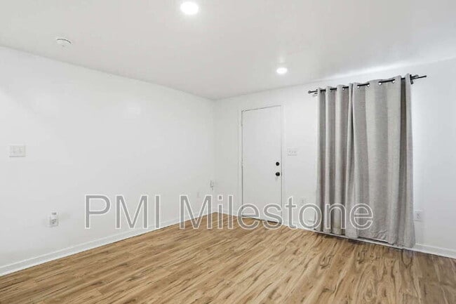 Building Photo - 316 N High St