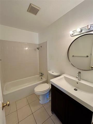 Building Photo - 206 W King St