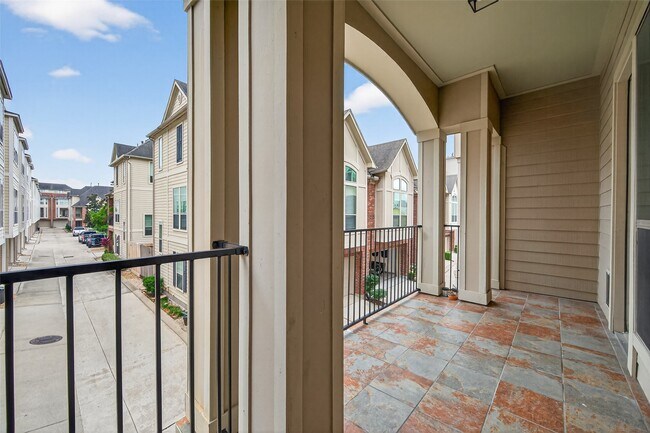 Building Photo - 2308 Bastrop St