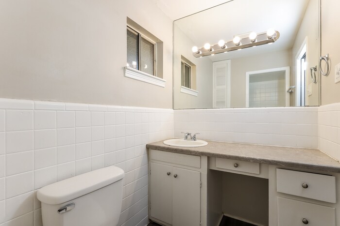 Building Photo - 5544 Wayneland Dr