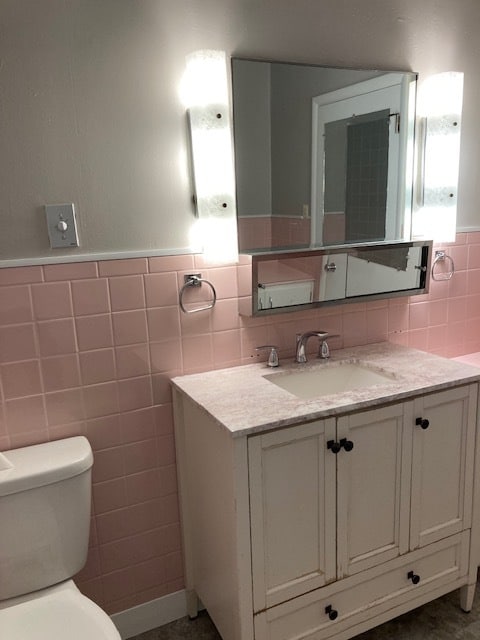 Building Photo - 1408 W Koenig St