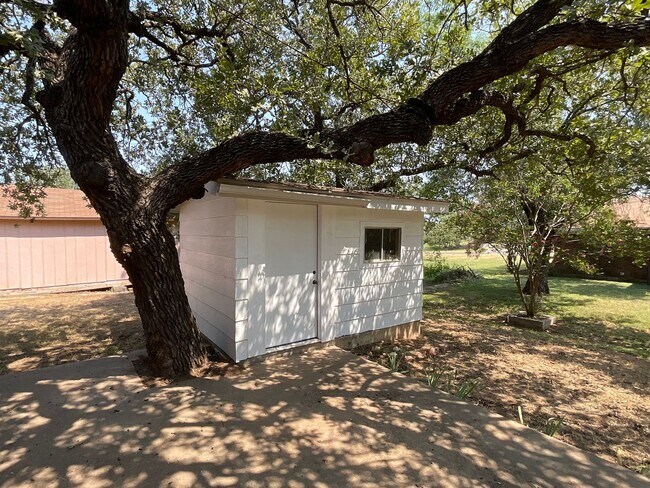Building Photo - *NOW AVAILABLE* Absolutely Gorgeous 2 Bedr...
