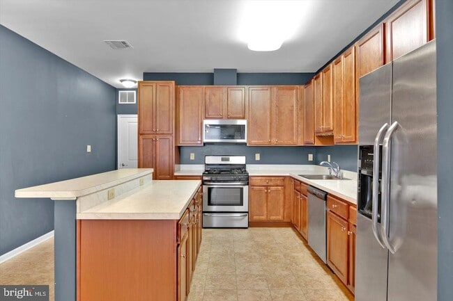 Building Photo - 7 Rowand Way E