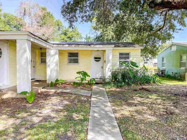 Building Photo - 8 Rowland Ct