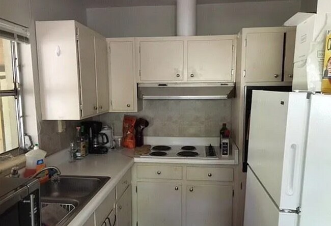 Building Photo - 1645 Airport Dr