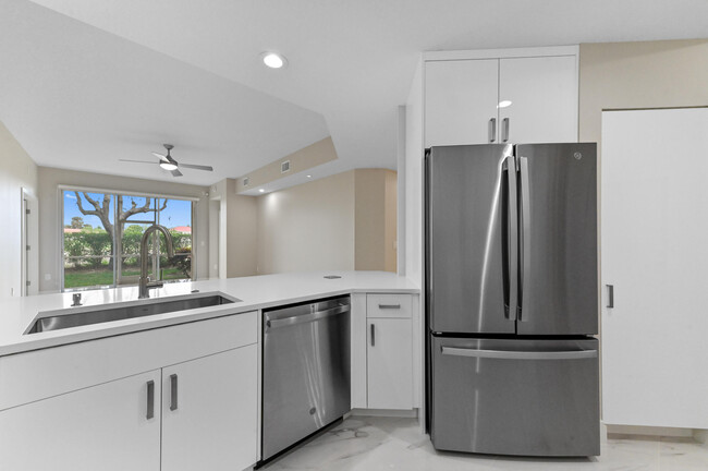 Building Photo - 12454 Crystal Pointe Dr
