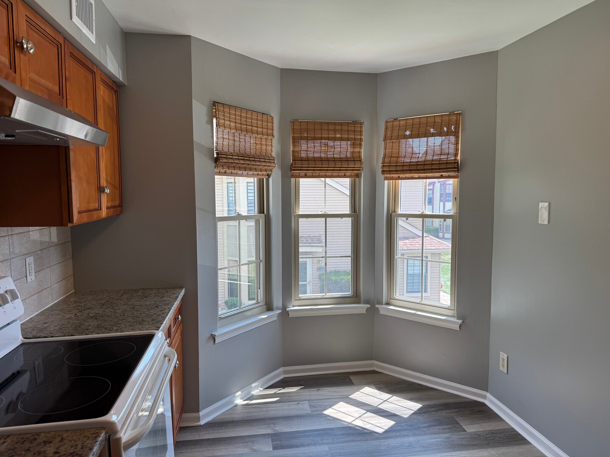 Building Photo - 1008 Barry Ct