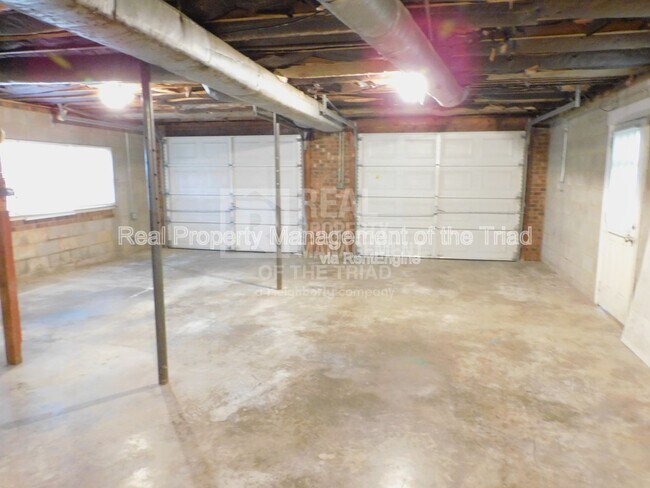 Building Photo - 284 Longmeadow Dr