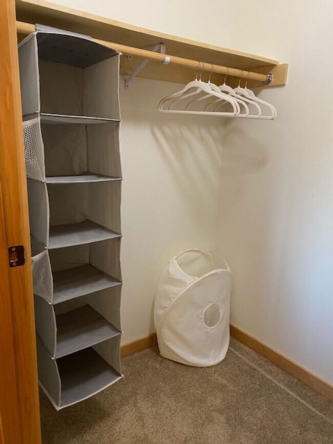 Building Photo - Luxury Fully Furnished Condo Downtown Salem Is Available