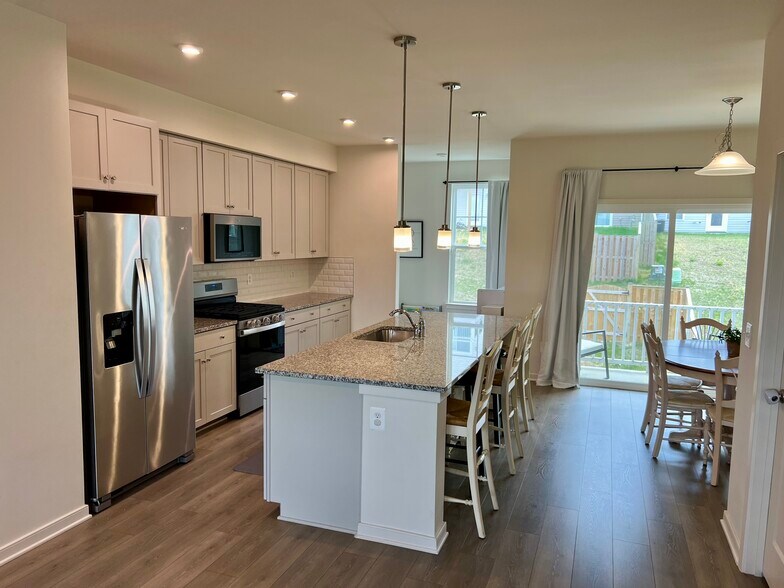 Building Photo - 303 Barnwell Dr