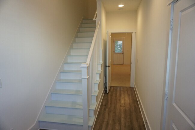 Building Photo - 3BR/3.5BA End Unit Townhome in Summerwalk!  $2,975/month - Pet friendly*