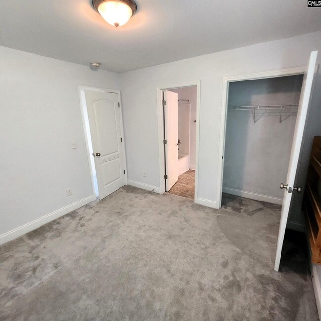 Building Photo - 330 Large Oak Loop