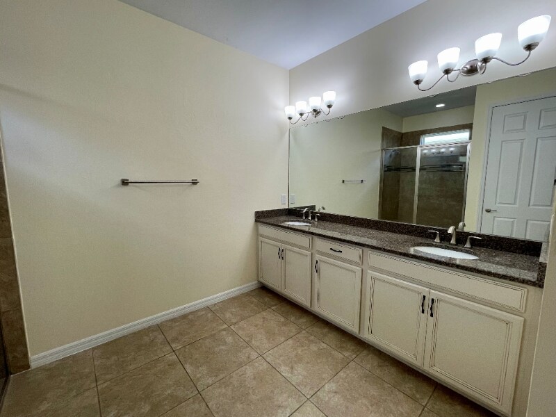 Building Photo - 15201 Torino Ln