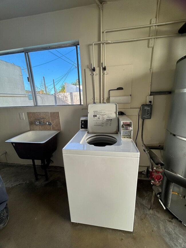 Building Photo - 4172 Del Amo Blvd