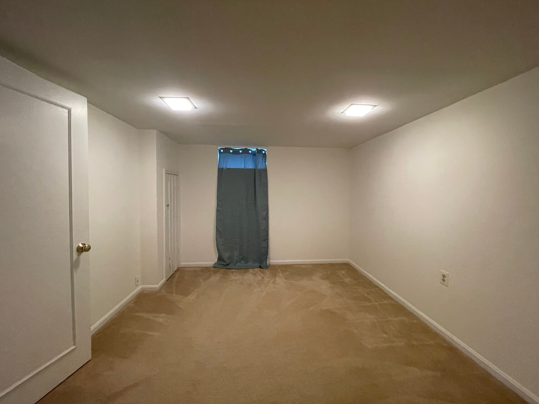 Building Photo - 306 Russell Rd