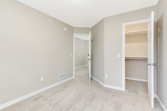 Building Photo - Otsego Townhome for RENT 3bd3ba2gar INTERIOR UNIT available May 01