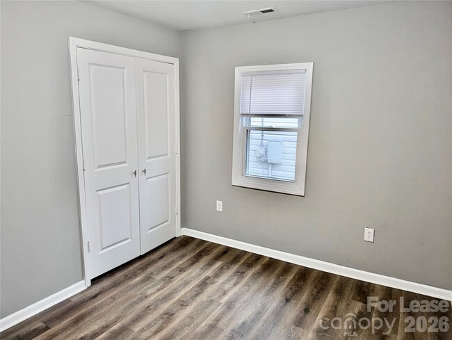 Building Photo - 457 Fewell St