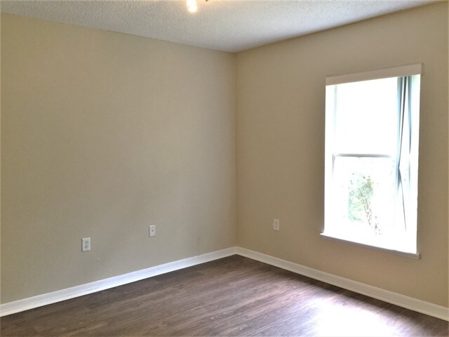 Building Photo - 1959 Alambra Cir