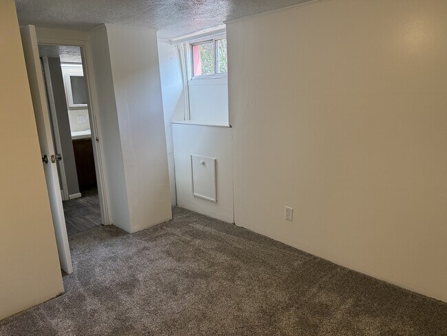 Building Photo - 167 W 300 N