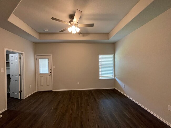 Building Photo - TOWNHOME FOR RENT