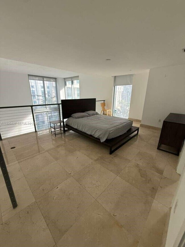 Building Photo - 1060 Brickell Ave