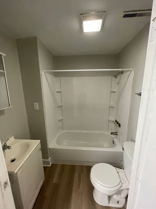 Building Photo - Home for the Holidays - 4 Bedroom in Delphi