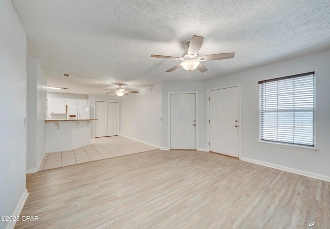 Building Photo - 3127 Douglas Rd