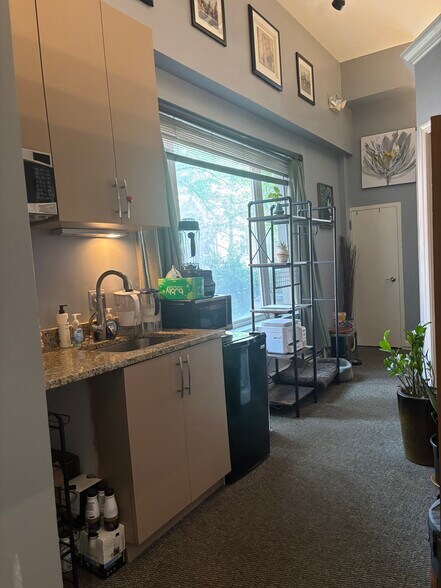 Kitchenette Area with large window - 1412 Light St