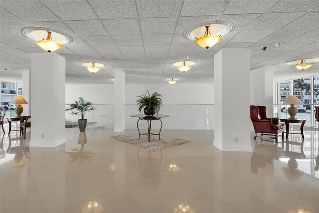 Building Photo - 2715 N Ocean Blvd