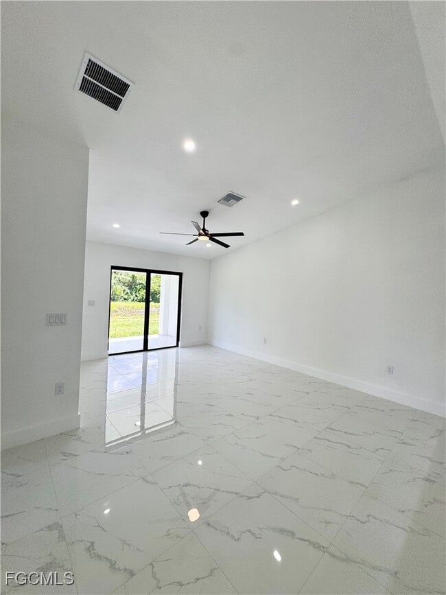 Building Photo - 668 Chemstrand St E