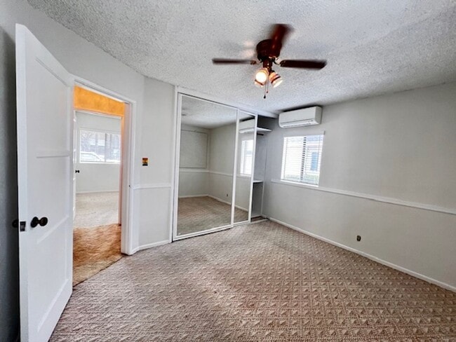 Building Photo - Spacious 2 bedroom 1 bath house for rent with large Garage & off st. parking