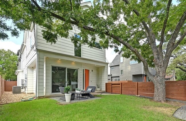 Building Photo - 2502 Southland Dr
