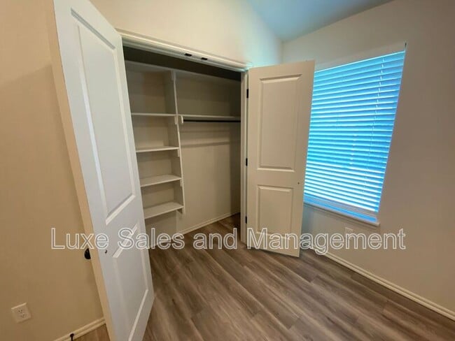 Building Photo - 8000 NW 110th Dr