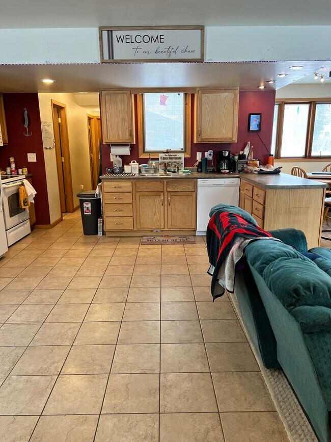 Building Photo - 1318 N 19th Ave E