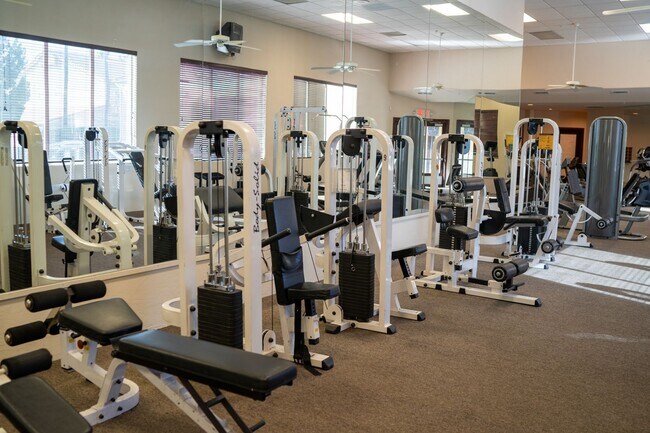 Building Photo - Ground floor spacious 2 Bedroom Condo near pool and gym