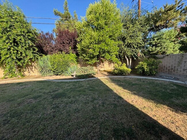 Building Photo - Beautiful 3 Bedroom / 2 Bathroom Home in S...