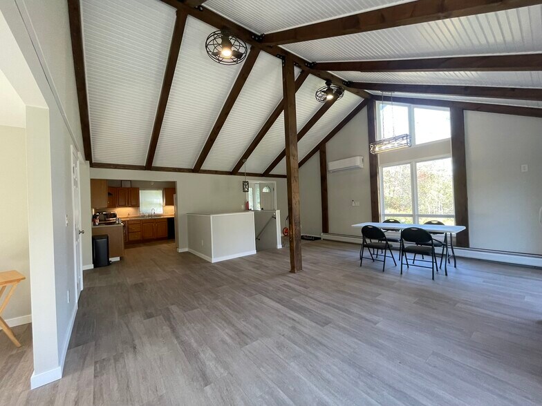 Building Photo - 832 VT-15