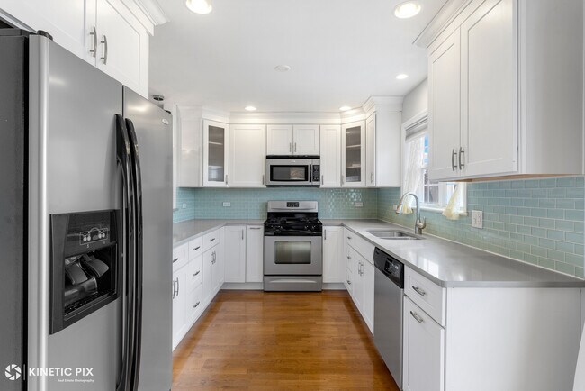 Building Photo - 417 Van Gogh Cir